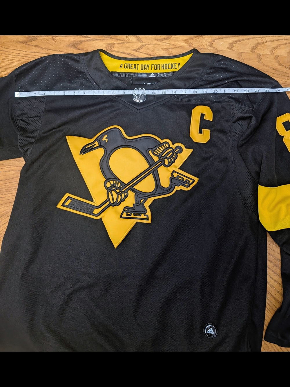 Adidas Black and Yellow NHL Hockey Jersey with Captain 'C' Sydney Crosby 87 - Picture 7 of 7
